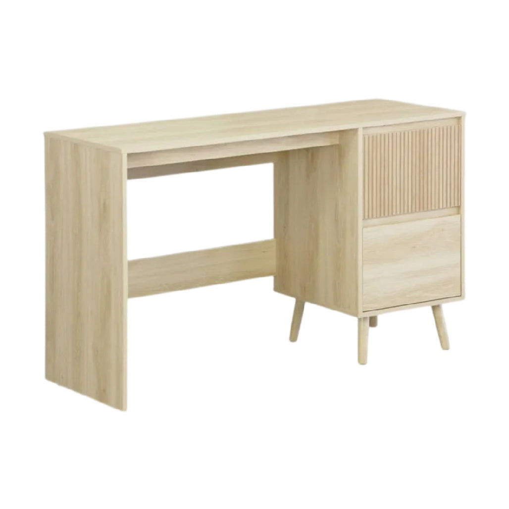 **Bureau en bois clair avec rangement intégré**